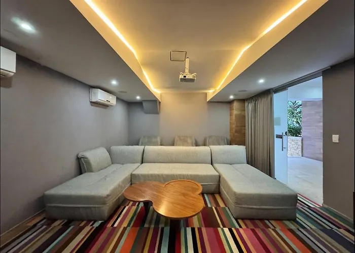 The By Menesse Pensión 4*
